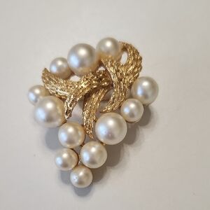 Vintage Trifari Crown Gold and Pearl Brooch